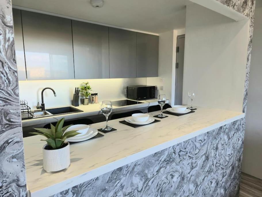 Modern Duplex Penthouse Panoramic Views & Parking Bradford (West Yorkshire) Exterior foto